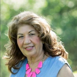 Meet your Posher, Adela